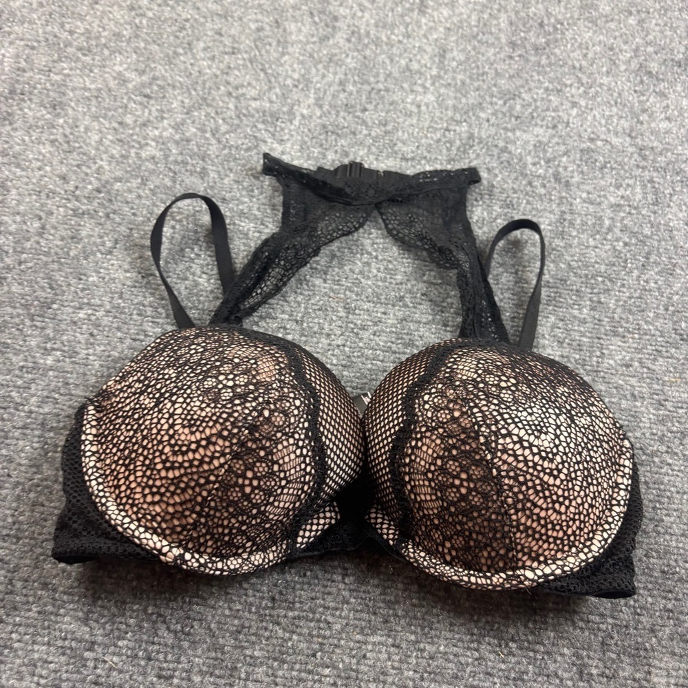 VICTORIA’S SECRET Women’s Black Lace High Neck Very Sexy Push Up Bra size: 34C